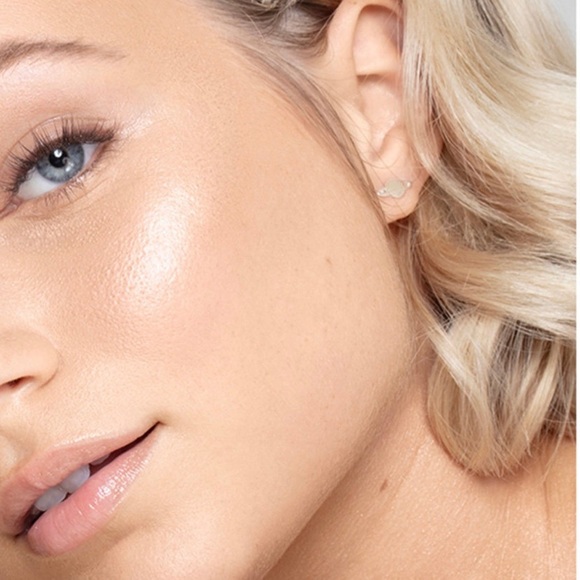 BECCA Ignite Liquified Light Highlighter - Picture 8 of 12